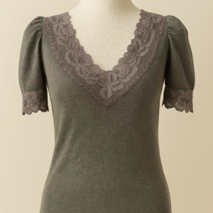 Blusa Canelada com Detalhe em Renda