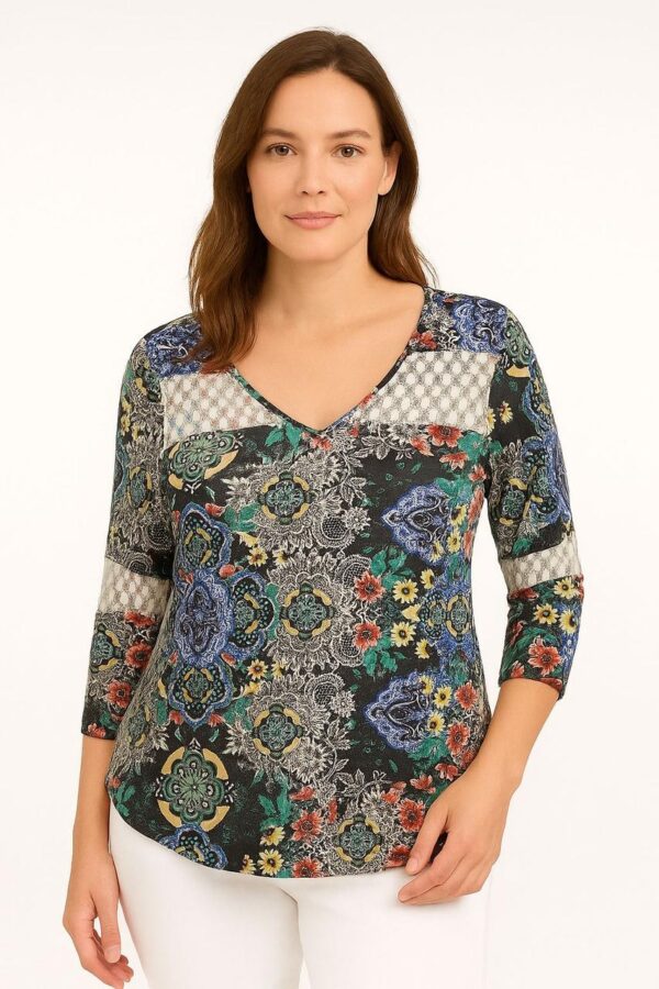 Blusa Floral com Detalhes em Renda